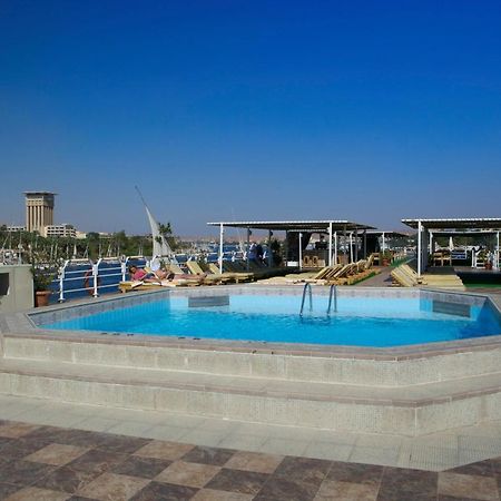 Nile Azur Hotel Luxor Bagian luar foto