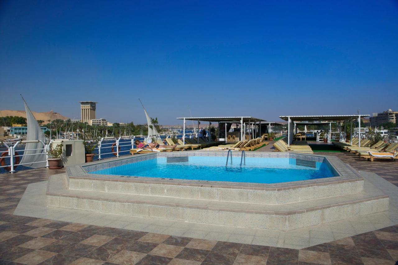 Nile Azur Hotel Luxor Bagian luar foto